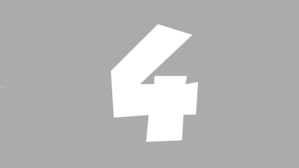 Брюнетку с красивой большой задницей трахают в тугой анал