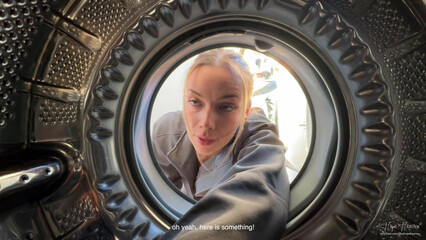 Выебал девушку сантехника, когда она случайно застряла в стиральной машинке